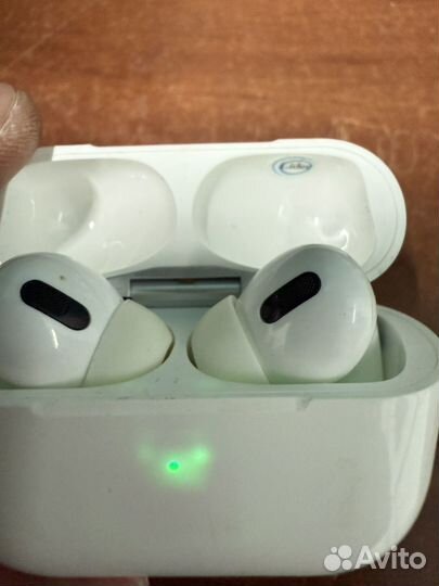 Беспроводные наушники apple airpods