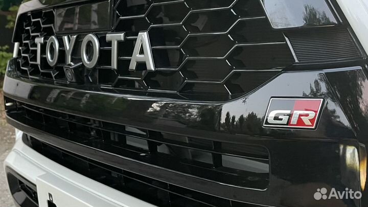 Toyota Hilux 4.0 AT, 2022, 28 км