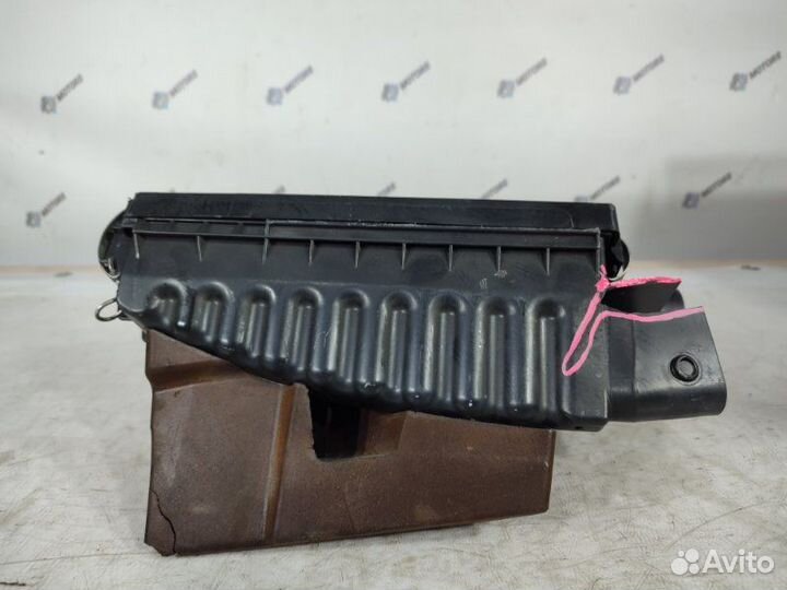 Корпус воздушного фильтра правый Lexus Ls460 USF40