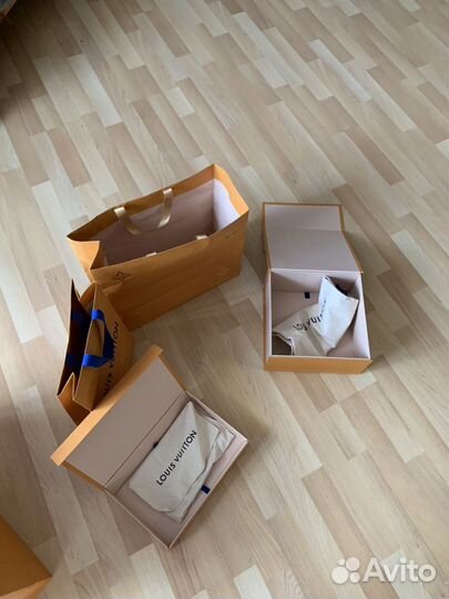 Продам коробки, пакет и пыльник, карточки louis vu