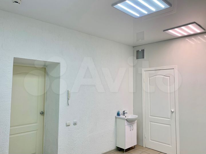 Кабинет под услуги красоты, офис 21.5 м²