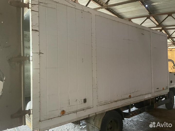 Будка с рефрижератором