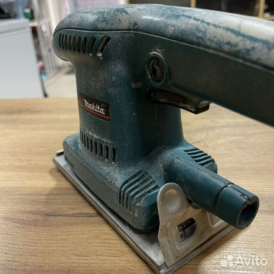 Вибрационная шлифмашина Makita BO-3700