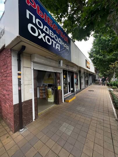 Магазин: Одежда, Электроника, Хоз.товары, 200 м²