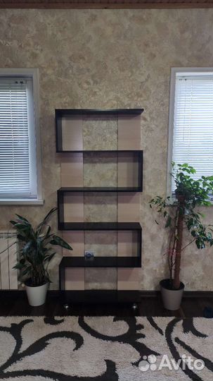 Полка книжная в хорошем состоянии