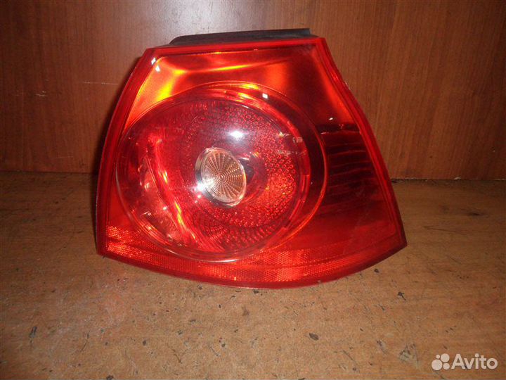 Фонарь задний правый 1K6945096AA Volkswagen Golf 5