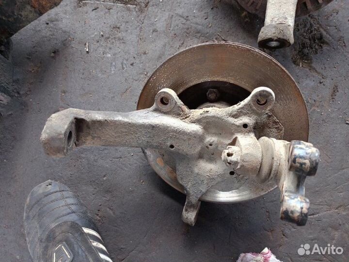 Поворотный кулак цапфа Hyundai H1 4D56TCI 2000