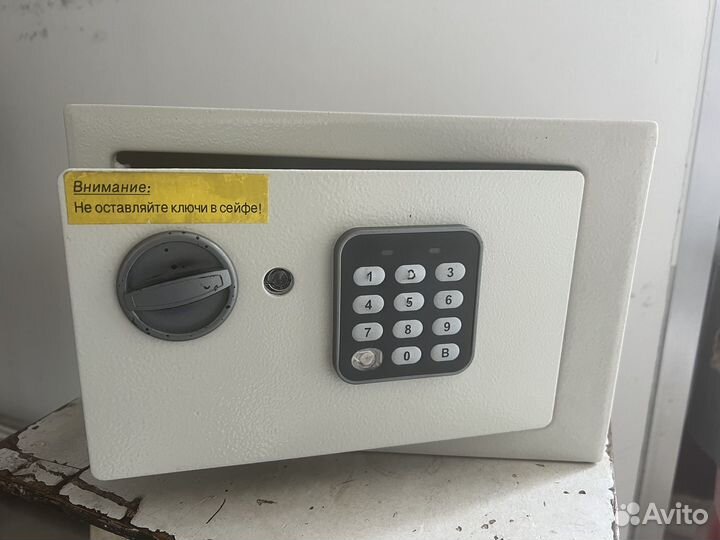 Сейф с кодовым замком