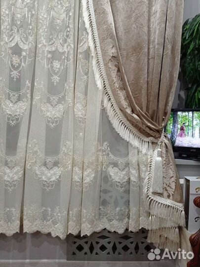 Шторы бархатные с вышивкой и бахромой