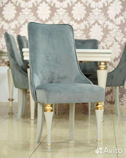 Обеденная зона стол и стулья