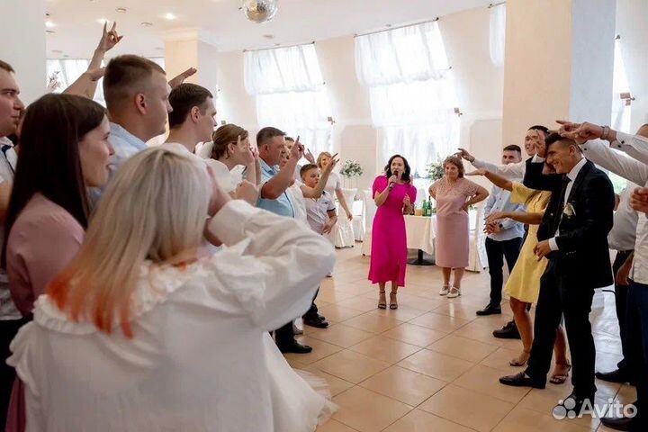 Ведущая Виктория Рыбкина + DJ + живой вокал