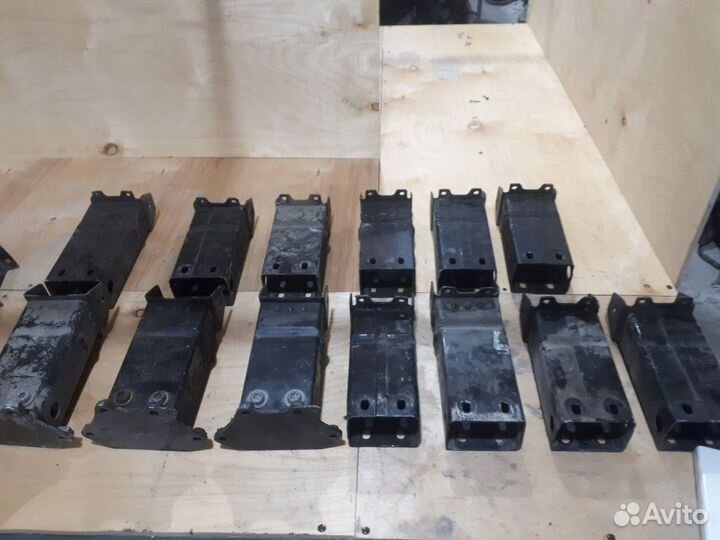 Кронштейн усилителя бампера мерседес 220,215