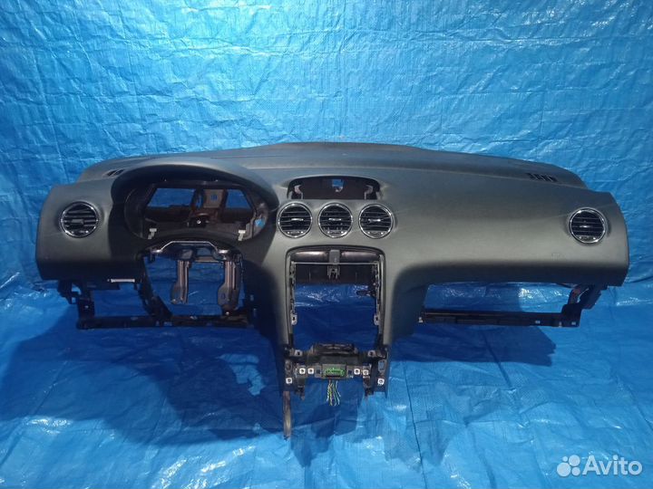 Торпедо для Peugeot 308