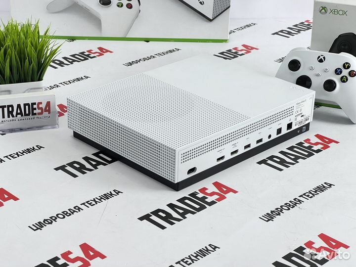 Xbox One S 2 Геймпада 500 Игр