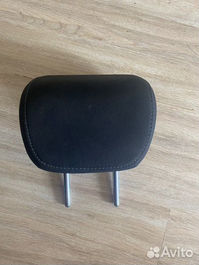 Подголовник средний задний