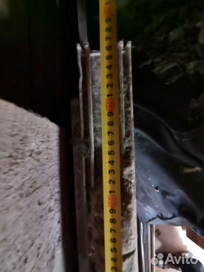 Дверь. дверной проем с дверью. полноценная рама