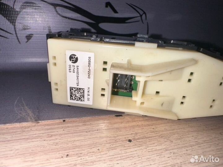 Кнопка стеклоподъемника задняя правая Kia Sorento