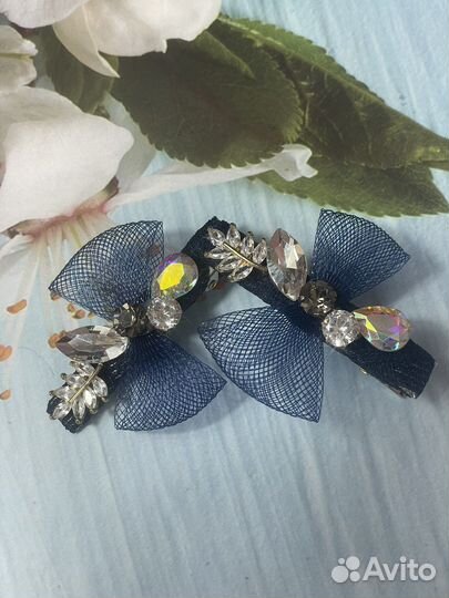 Заколка для волос со стразами