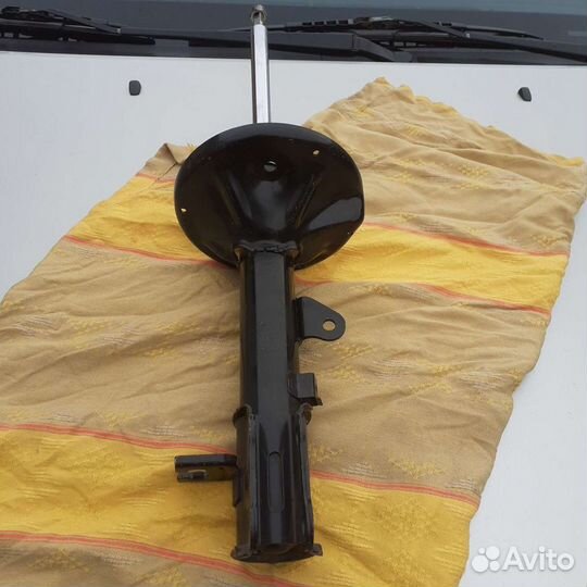 Стойка задняя левая Hundai Elantra