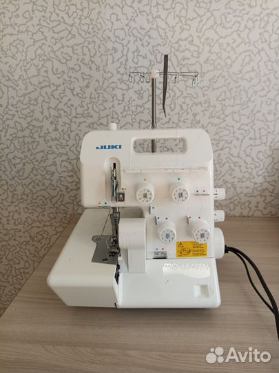 Оверлок juki mo 654DE