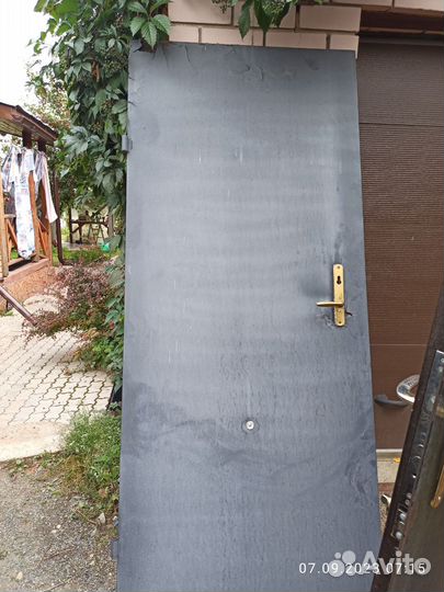 Дверь входная металлическая правая бу