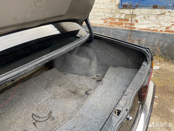 Обшивки багажника BMW E32