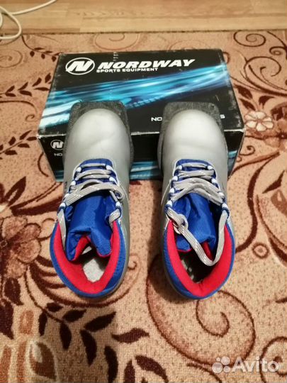 Детские лыжные ботинки