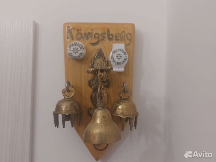 Панно из дерева и бронзовых колокольчиков