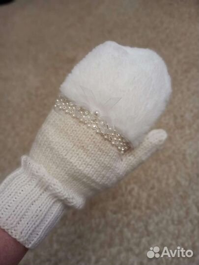 Вязаные варежки носки