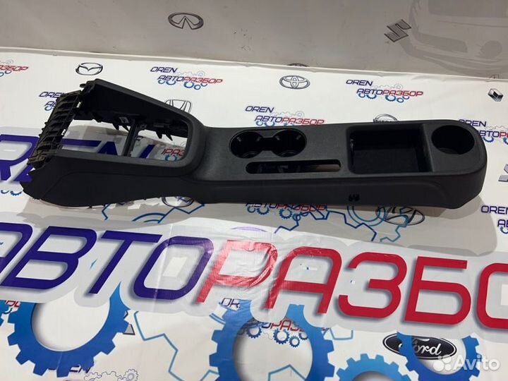 Консоль между сидений Volkswagen Jetta 6