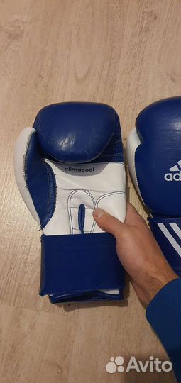 Боксерские перчатки adidas
