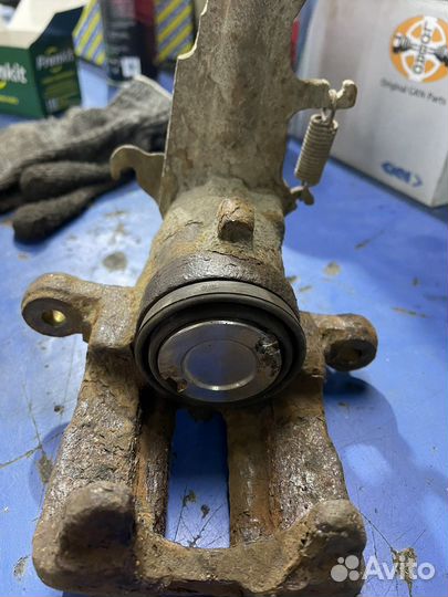 Суппорт задний Ниссан almera 2005