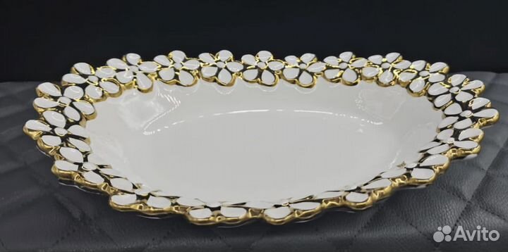 Блюдо фарфоровое 24*17 см