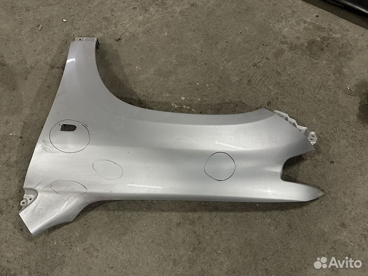 Крылья передние toyta land cruser 200