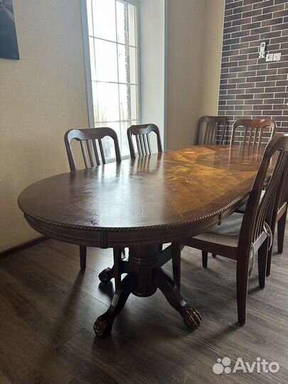 Стол и стулья