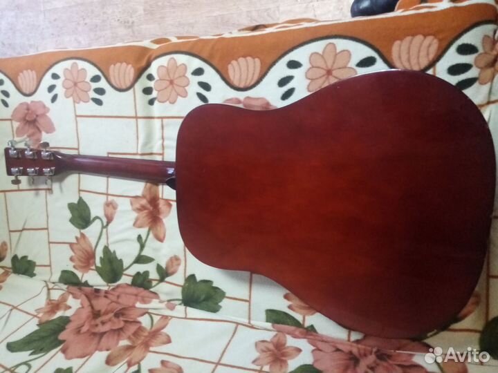 Акустическая гитара
