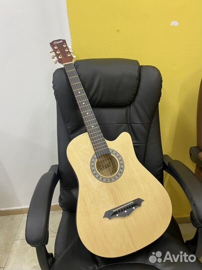 Акустическая гитара натуральная