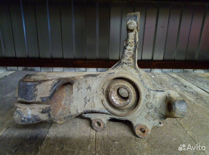 Кулак (цапфа) передний правый Ford Focus 2