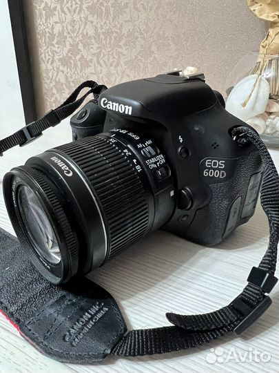 Зеркальный фотоаппарат Canon EOS 600d