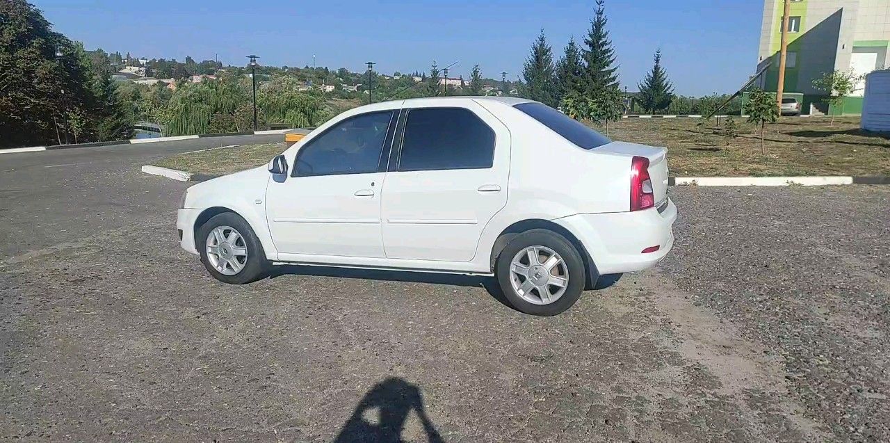 Renault Logan: фото владельца