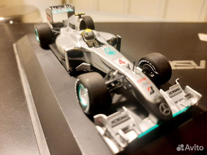 Модель автомобиля болид Формулы 1, Мерседес