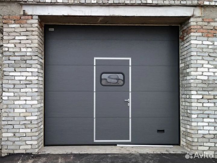 Ворота в гараж с калиткой от производителя