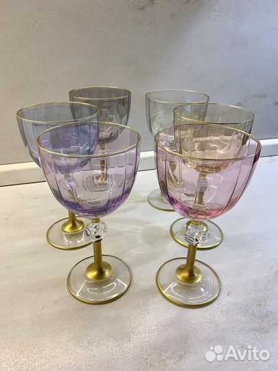Набор бокалов для вина из цветного стекла. Новый