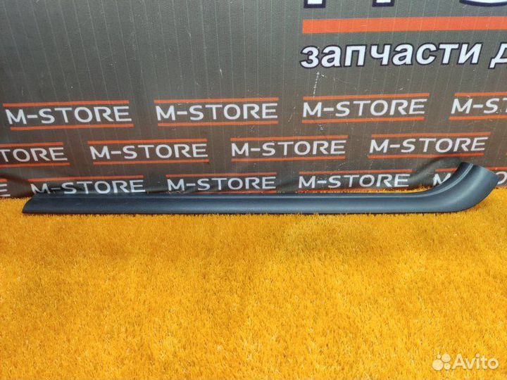 Накладка на порог салона передняя правая Bmw