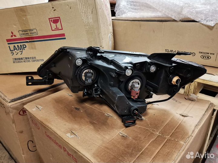 Mitsubishi outlander xl фара правая