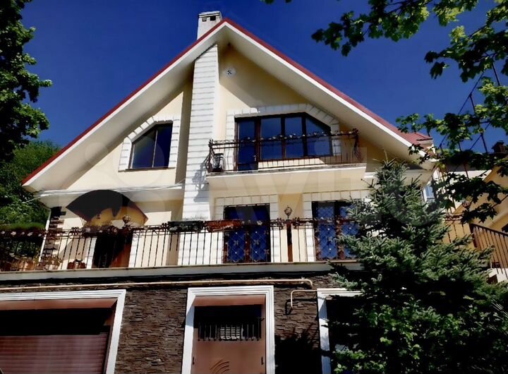 Дом 260 м² на участке 6 сот.