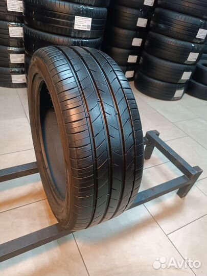 Kumho Ecsta HS52 215/45 R16 90V