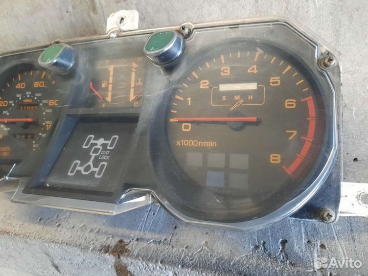 Приборная панель Mitsubishi pajero 2 AT 3.0