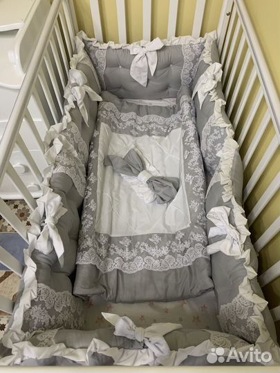 Кроватка для новорожденных с маятником