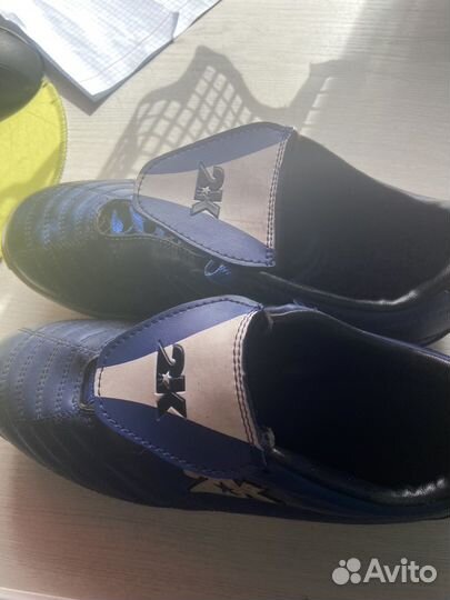 Детские футбольные бутсы